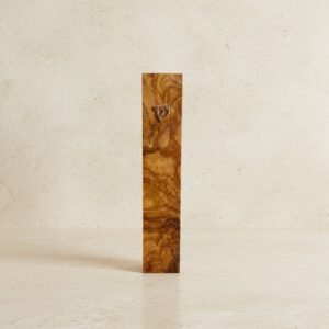 מזוזה מעוצבת מעץ זית גודל 15 ס"מ